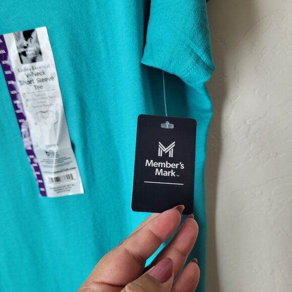 Member's Mark Essential V-neck Tee - Picture 5 of 7